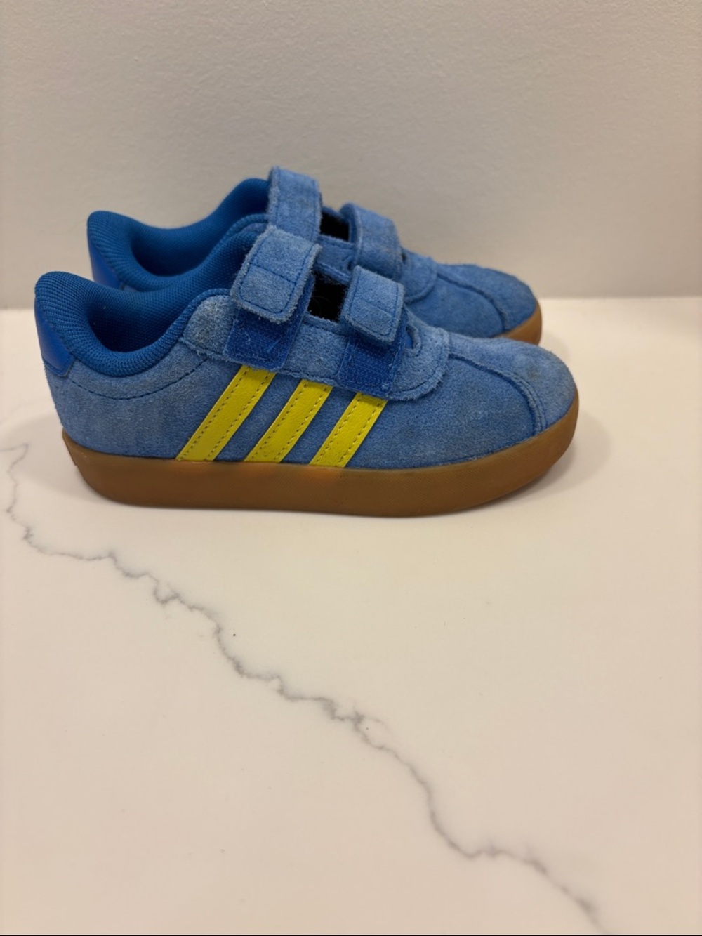 Adidas Sneakers